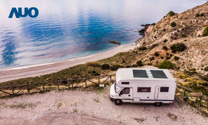 「可撓輕量化太陽光電板SunCurva」使用輕量特殊耐候型複合板取代傳統太陽能板的玻璃前板，不僅降低70%重量，每米平方僅3Kg；具有抗衝擊性能及通過電磁相容性測試，可應用於交通運輸工具，如露營車、遊艇等